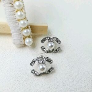 Fashion Jewelry Silver and White Pearl Earrings